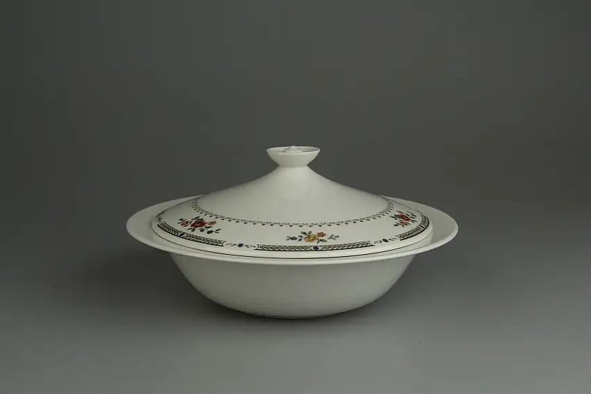 Ragout / Terrine - Royal Doulton Kingswood