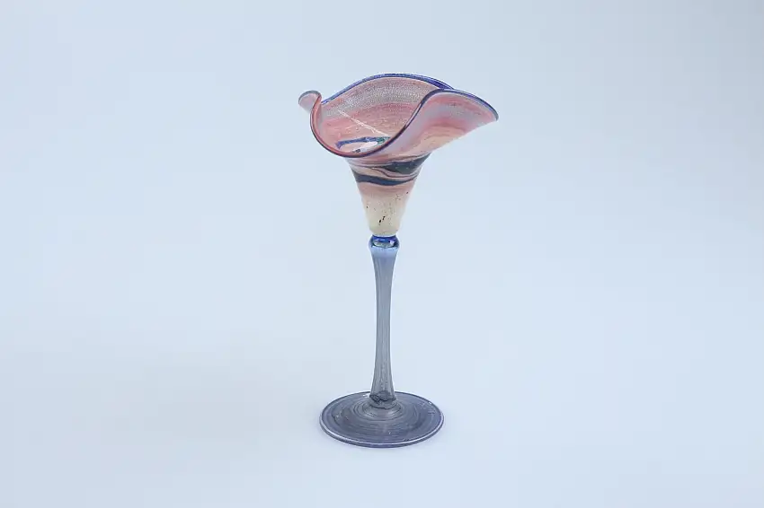 geschwungene Vase Glas rosablau UNIKAT - Unbekannter Hersteller Mundgeblasenes