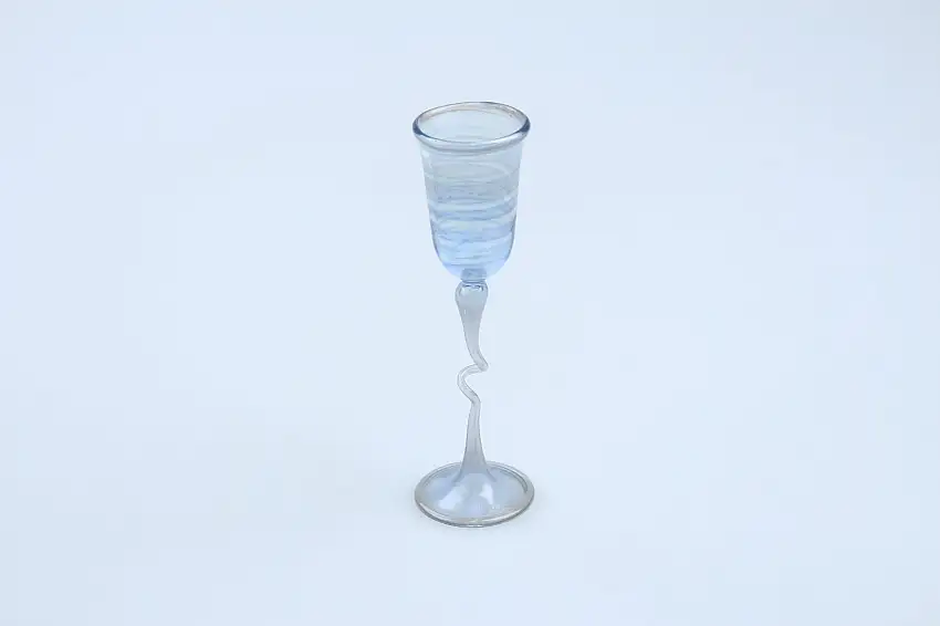 kleine Vase schlank blau UNIKAT - Unbekannter Hersteller Mundgeblasenes